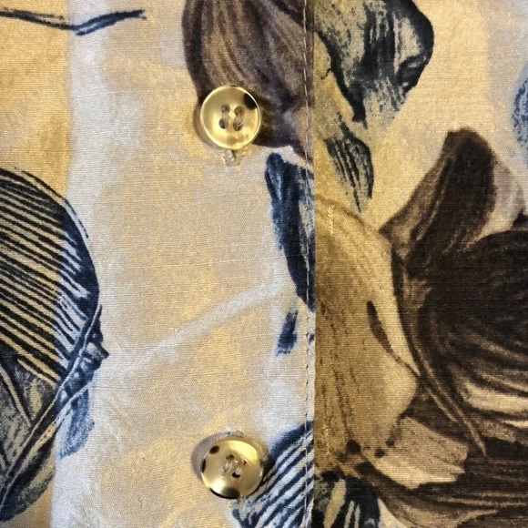Jones New York raw silk beige floral button  down short sleeve blouse size 8P - Picture 2 of 9